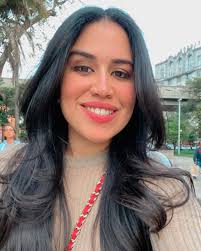 Laura Cristina (@lauracgr_19) • Instagram photos and videos