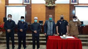 Maybe you would like to learn more about one of these? Tiga Fraksi Dprd Sumbar Tolak Ranperda Apbd 2020 Hm Nurnas Banyak Gedung Pemerintah Tidak Bersertifikat Sumber Informasi Terpercaya