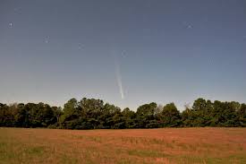 From Robert Pickard “Caught the comet again tonight, easy naked eye object  despite bright moonlight. Long tail, also naked eye visible. Taken in  Zimco, Clarke County. I used my Nikon D5 DSLR