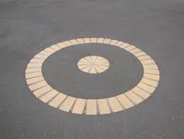 Since brick edging is set several inches into the ground, it also helps in restricting the growth of grass and tree roots. Feature Edging Decorative Driveway Designs Xlasphalt Melbourne Xlasphalt Asphalt Driveways Melbourne