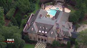 Indoors, the home boasts luxe amenities, including a home theater and cigar bar. Police Man Wanted For Burglarizing Two Of R Kelly S Homes Youtube