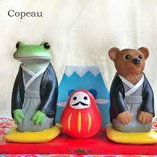 楽天市場 コポー ガーデン 富士山の前で新年のご挨拶 コポタロウ copeau コポーシリーズ コポたん かえる カエル くま クマ 雑貨 置き物 オブジェ フィギュア 置物 小物 ガーデン drawerplus ドロワープラス どろわーぷらす ダイカイ 正月 お正月 ガーデンサイズ 72041