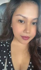 Introduction of a vintage jewelry seller