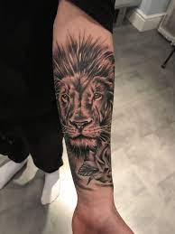 Le tatouage fauve be barock. Fresh Piece From Today Photo Tatouage Tatouage Lion Tatouages Jambes
