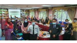 The town acquired the name batu pahat, which means chiselled stone, from the quarries near the estuary. Dialog Prestasi Smk Taman Perumahan Bedaun Terima Kunjungan Daripada Timbalan Pengarah Jpwpl Jpwpl Sana Sini Berita Rasmi Jabatan Pendidikan Wp Labuan