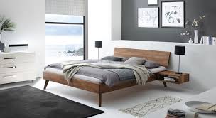 Ein bett für schwere personen ist explizit für belastungen bis 160kg ausgelegt. Bett Aus Nussbaum Massiv Im Charmanten Retro Design Coraia Haus Deko Schlafzimmer Inspiration Bett