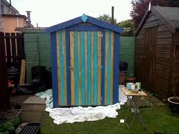 One person painted their shed bright pink, inspired by all the pink flowers and planting she'd worked on in her garden. How To Paint A Wooden Shed And A Concrete Wall In The Garden Dengarden