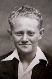 Aaron Lederman's Instagram, Twitter & Facebook