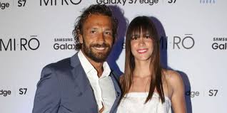 Το ζευγάρι, έλενα ράπτη και γιάννης μαρακάκης αυτές τις μέρες αποφάσισε να οριστικοποιήσει το γάμο του. Giannhs Marakakhs Pantreythke Thn 23xronh Syntrofo Toy Eikones Zwh Iefimerida Gr