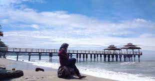 Kota budaya ini memang terkenal dengan objek wisata pantainya yang banyak. Pantai Sambolo Anyer Serang Banten Harga Tiket Masuk Dan Rute Lokasi Mari Liburan Yuk