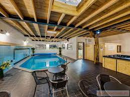 luxe groepsaccommodatie met zwembad in groningen binnenzwembad groningen jacuzzi