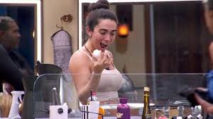 Giovanna guarda ovo no peito para cozinhar na Xepa e diverte brothers no  BBB 24