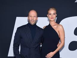 Baba barry statham ve anne eileen yates statham 'nin oğlu 2021 yılında ünlü, aktör & yönetmen olarak snatch (2000), the transporter (2002) ile ünlüdür<. Jason Statham Rosie Huntington Whiteley Welcome Baby Boy What S His Name