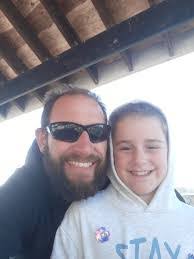 Kris Tomlinson's Instagram, Twitter & Facebook