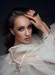 MOEVIR Magazine New Year Issue 2025 featured creative content: [Shoreline  Muse] Photographer: Xinyu Liu @xy_edward0414 Fashion Designer: Samantha  Zhang @sammy_design Makeup Artist: Cathy Koo @cathykoo.makeup Assistant:  GANG CHEN