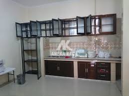 Helo sobat leofurniture pada article ini aku ingin bahas lengkap nih seputar kitchen set aluminium mulai dari desain, moden, bahan material, kelebihan, kekuranganya di kemas dalam sebuah article di bawah ini. Populer 31 Kitchen Set Aluminium Kaca