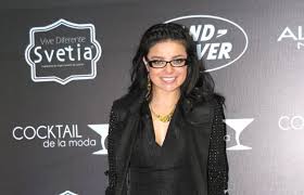 The actress of dare to dream, in the photograph covered her private. He Does It Again Violeta Isfel Appears Naked And Covers Her Breasts With Only Two Hamburgers