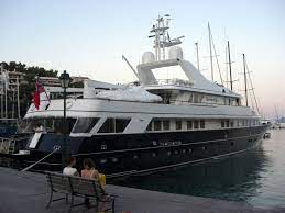 Check spelling or type a new query. O Epixeirhmatias Apo Gonoys Efoplistwn Parelash Apo Mega Yachts Stis Spetses