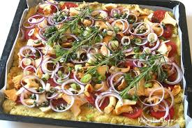 Krauterpolenta Vom Blech Mit Pfifferlingen Pizza Mit Polentaboden Polenta Pfifferlinge Polenta Pizza