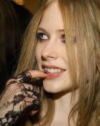 The dvd consists of sixteen songs that lavigne performed on her first live. Pin By K T On My Obsession Avril Lavigne Avril Lavigne Avril Lavigne Photos Avril Lavingne