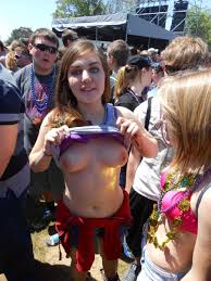 Sexy Nudes - Pics of Real Girls in Public