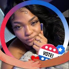 Hermine Smith's Instagram, Twitter & Facebook