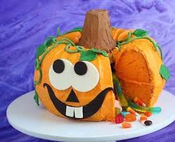 Pin By Ronchain On Gateau Halloween Pumpkin Halloween Desserts Halloween Desserts Pinata Cake