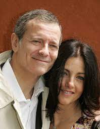 Overwhelmed and accused, she must face the people and justice. Cristiana Reali En Couple Avec Francis Huster Jamais On Aurait Du Se Separer Elle
