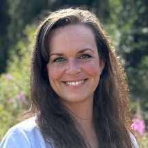 Joanna Walls's Instagram, Twitter & Facebook