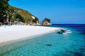 Kini, pulau yang kaya dengan keindahan semula jadi dan lagenda masa silam ini telah menampilkan diri sebagai salah satu daripada destinasi perlancongan yang paling popular di malaysia. 12 Pantai Paling Cantik Dan Popular Di Malaysia