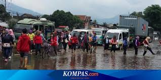 Tenaga kerja bagian produksi adalah tenaga kerja yang secara langsung atau pun tidak ikut berperan atau terlibat di dalam aktivitas produksi. Warga Banjir Kahatex Sekarang Banjir Yang Terbesar