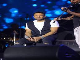 نشر الفنان محمد حماقي أول صورة لابنته الوحيدة فاطمة، بعد ولادتها بشهرين، وشارك حماقي جمهوره لحظات استجمامه مع ابنته على الشاطيء على حسابه بموقع انستقرام ولاقت الصورة تفاعلاً كبيراً لكونها من المرات النادرة التي ينشر فيها حماقي صوراً عائلية. E6q9qzwbcrw69m