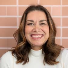 Cindy Gallo's Instagram, Twitter & Facebook