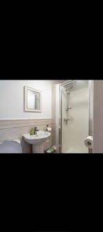 Glasshoughton Platinum, Castleford (updated prices 2025)