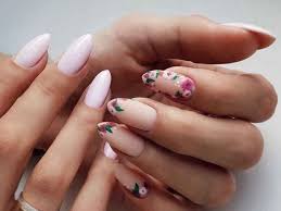 Nanošenje gela na prirodne nokte počinje stavljanjem sloj po osloj, kako bi se pravilno oblikovao. Zelite Urediti Nokte Kod Kuce U Tome Ce Vam Pomoci Ovi Tutorijali Za Najljepse Manikure Koje Cete Pozeljeti Iskopirati Tportal