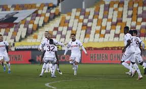 Ultraviyole ışınlarıyla soğuktan daha az etkilenmesi amaçlanan zemine devre arası. Bakasetas Tan Yeni Malatyaspor A Fuze