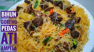 Lebih nikmat jika disajikan bersama dengan nasi putih hangat, ikan goreng serta kerupuk. Cara Membuat Bihun Goreng Pedas Ati Ampela Youtube