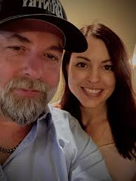 It's Sunday night! What are y'all doing? 😁 We are listening to our buddy  Bill Barney serenade us at a local Italian restaurant. Talented and super  nice guy!