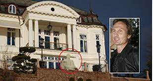 Svenska märta, 30, är petter stordalens nya kärlek. Petter Stordalen Buddha Her Er Stordalens Kjempe Buddha