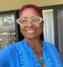 Roxanne Smith's Instagram, Twitter & Facebook