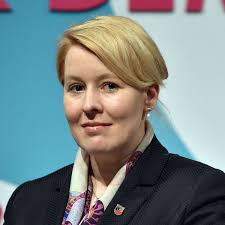 Der tierarzt karsten giffey wurde aus dem beamtenverhältnis „entfernt. Franziska Giffey Spd In Plagiatsaffare Unter Druck Rucktritt Gefordert Der Spiegel