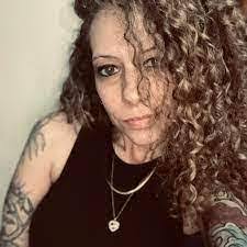 Amanda Zeis's Instagram, Twitter & Facebook