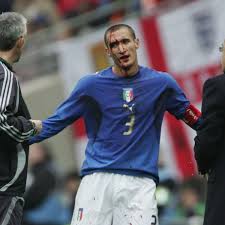 Giorgio chiellini (pisa, 14 agosto 1984) è un calciatore italiano, difensore della juventus e della nazionale italiana,. La Finale Degli Europei Di Chiellini L Unico In Campo A Wembley A 14 Anni Dalla Storica Partita