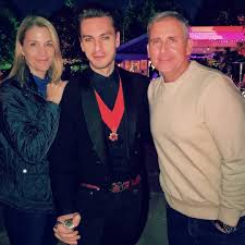 The couple was married in 1995 and are still together today. Steve Carell Updates On Twitter Steve And Nancy Carell At Their Halloween Party On October 31 2019