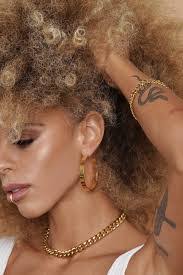 Helen Cuff's Instagram, Twitter & Facebook