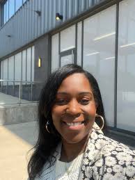 Yall see why they shouldn't sell podcast equipment to just anybody?🙄