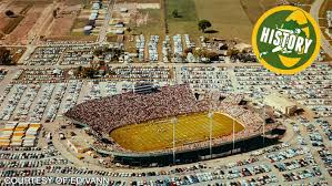 lambeau field started with a chain link fence around it