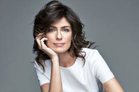 Da sempre molto riservata e gelosa della sua vita privata, anna valle che oggi ha 41 anni è stata miss italia e oggi è una delle attrici più amate della tv. Anna Valle Tutto Su Di Lei Biografia Carriera Vita Privata Gli Amori Marito Figli Puglia24news It