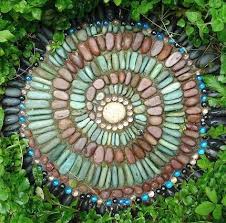 How To Make Beach Garden Stepping Stones With Shells Seaglass Pebbles Stepping Stones Diy Mosaic Stepping Stones Garden Stepping Stones