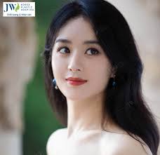 Triệu Lệ Dĩnh phẫu thuật thẩm mỹ gì để xinh đẹp như gái 18